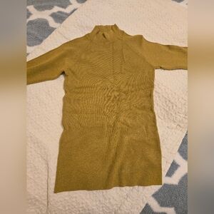 Lavidence greenish-gold half sleeve sweater, size L